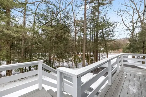 12 Seasons Lane Londonderry NH 03053