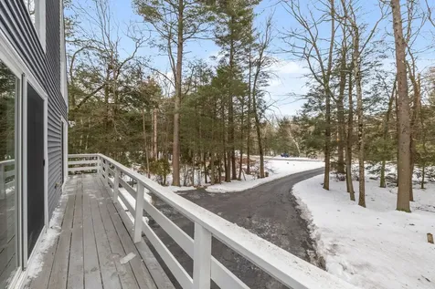12 Seasons Lane Londonderry NH 03053