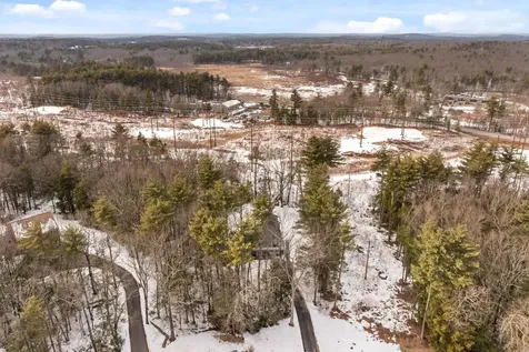 12 Seasons Lane Londonderry NH 03053