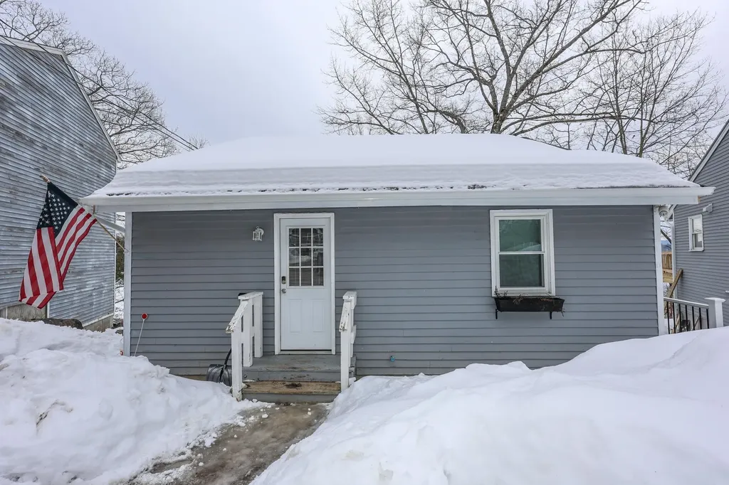 6 Winnisquam Shore Tilton NH 03276