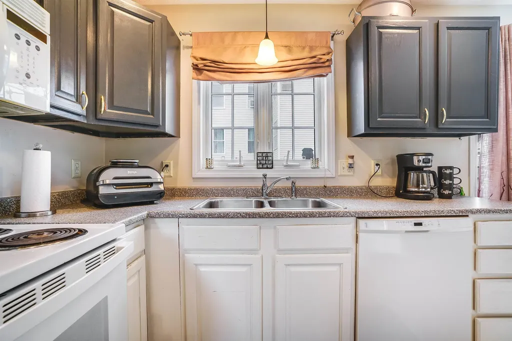 4 Cartier Street Manchester NH 03102