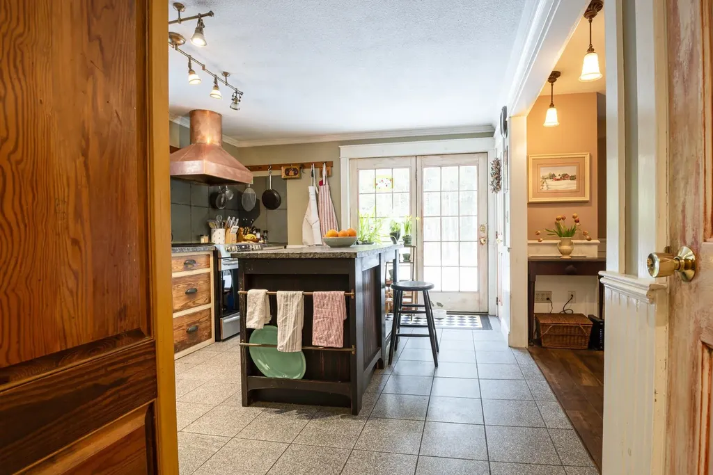 11 Taylor Court Peterborough NH 03458