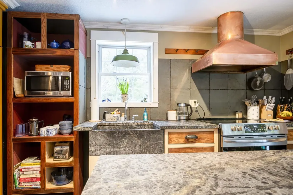 11 Taylor Court Peterborough NH 03458