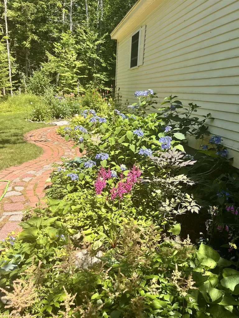 11 Taylor Court Peterborough NH 03458