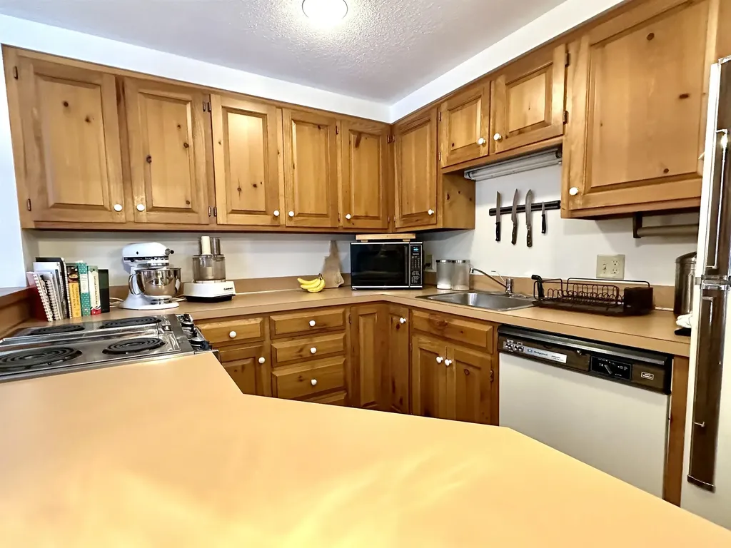 633 Marmot Lane Grantham NH 03753