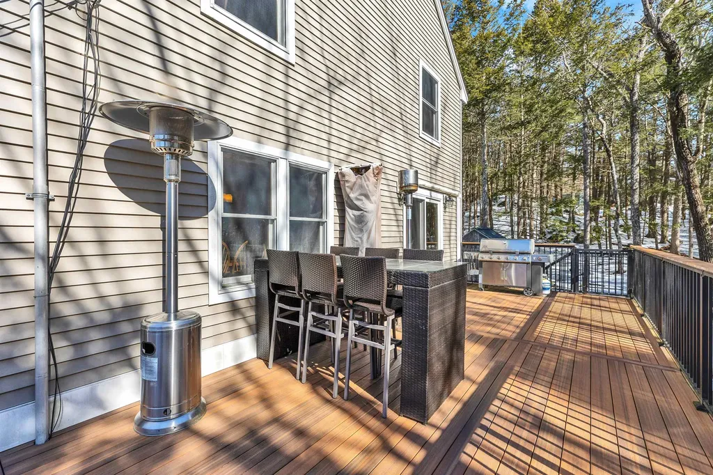 44 Lakeview Drive Nottingham NH 03290