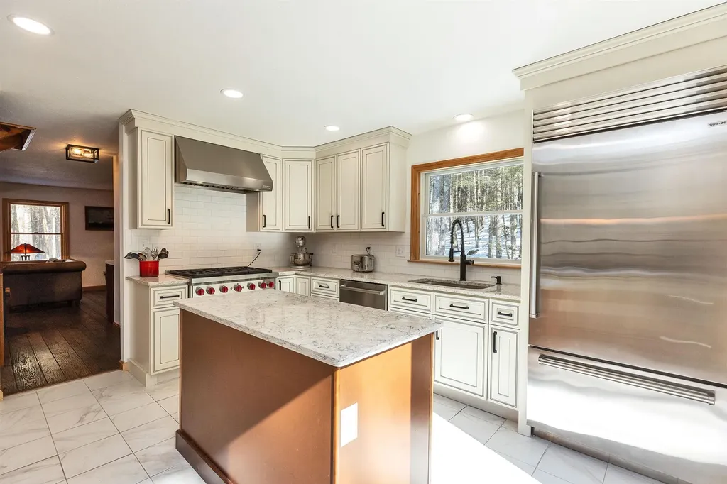 44 Lakeview Drive Nottingham NH 03290