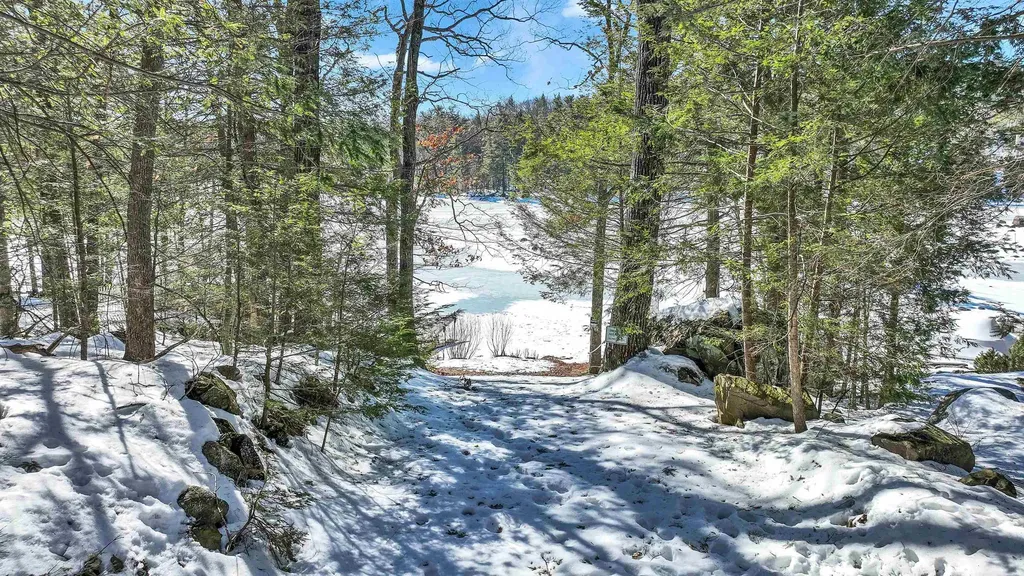 44 Lakeview Drive Nottingham NH 03290