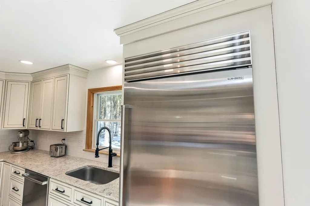 44 Lakeview Drive Nottingham NH 03290