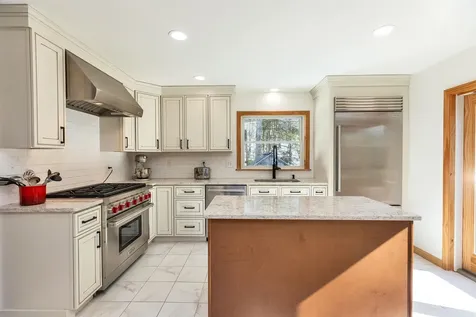 44 Lakeview Drive Nottingham NH 03290