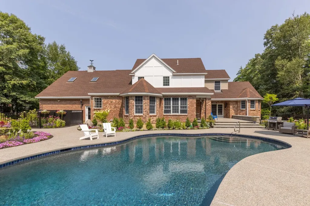 48 Captains Landing Newington NH 03801