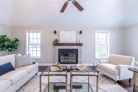 1 Cobblestone Road Windham NH 03087