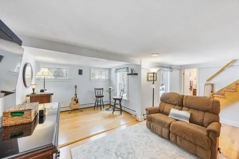 13 Milford Street Amherst NH 03031