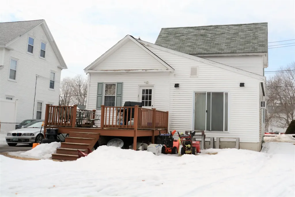 22 River Street Exeter NH 03833