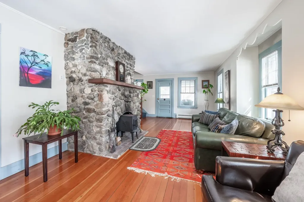 371 Little Sunapee Road New London NH 03257