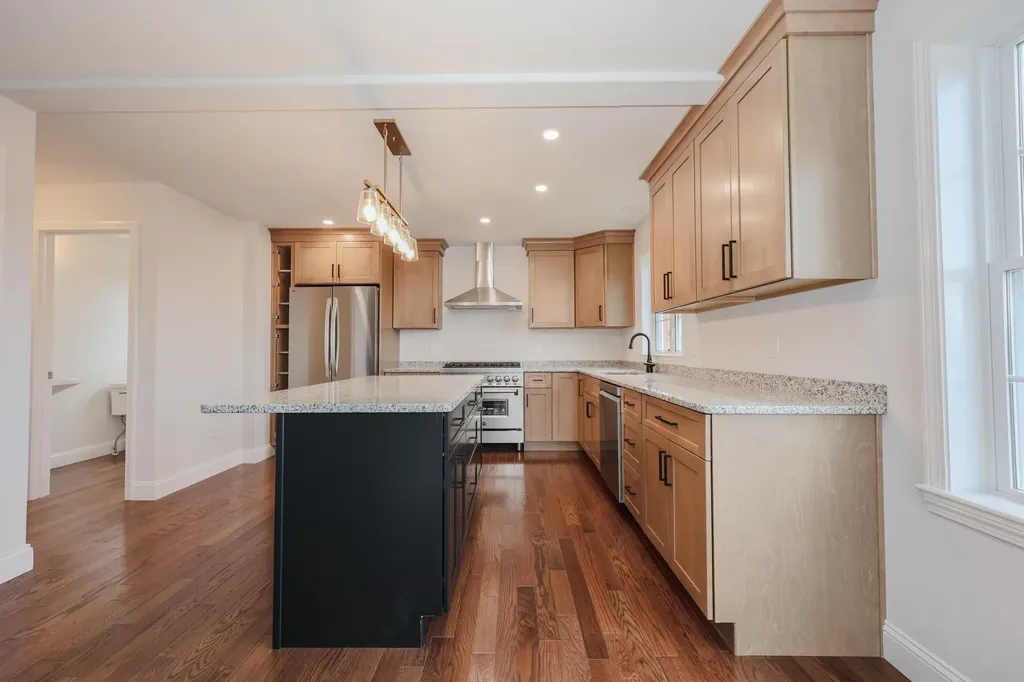 17 Tallarico Street Litchfield NH 03052