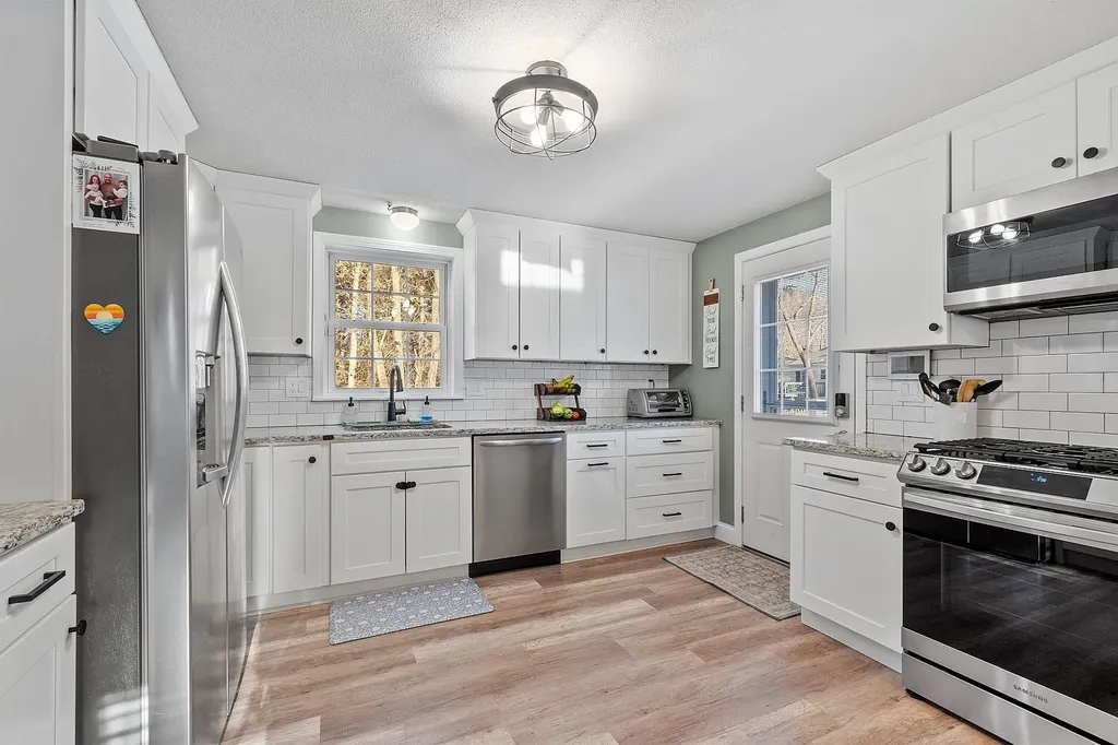 36 Roy Street Nashua NH 03060