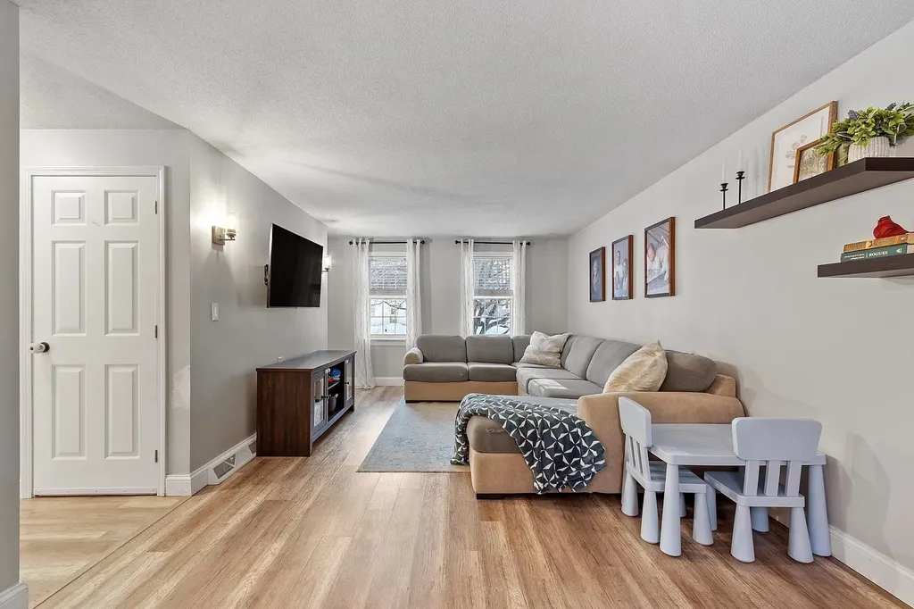 36 Roy Street Nashua NH 03060