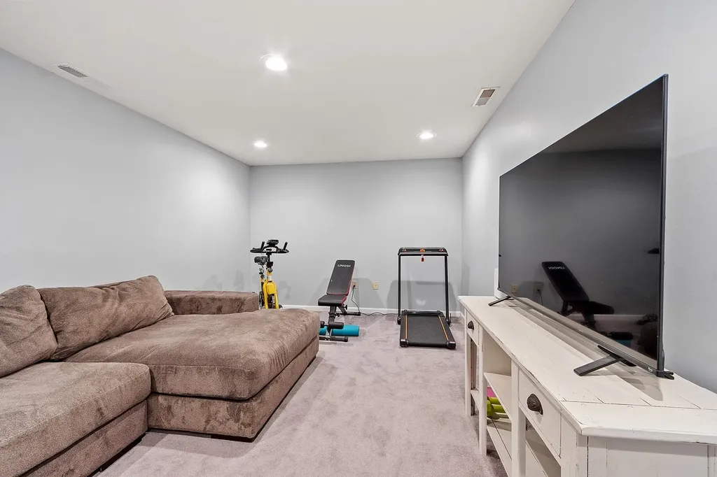 36 Roy Street Nashua NH 03060