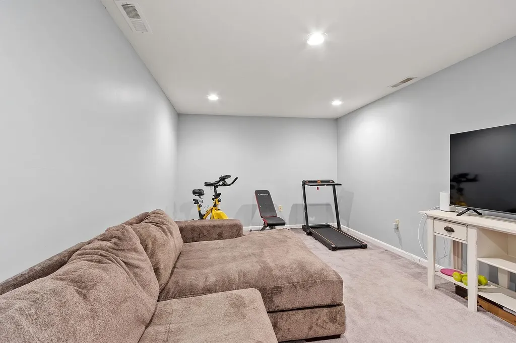 36 Roy Street Nashua NH 03060