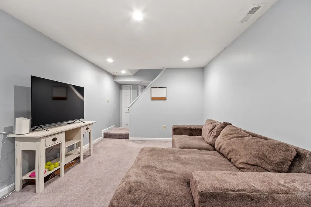 36 Roy Street Nashua NH 03060