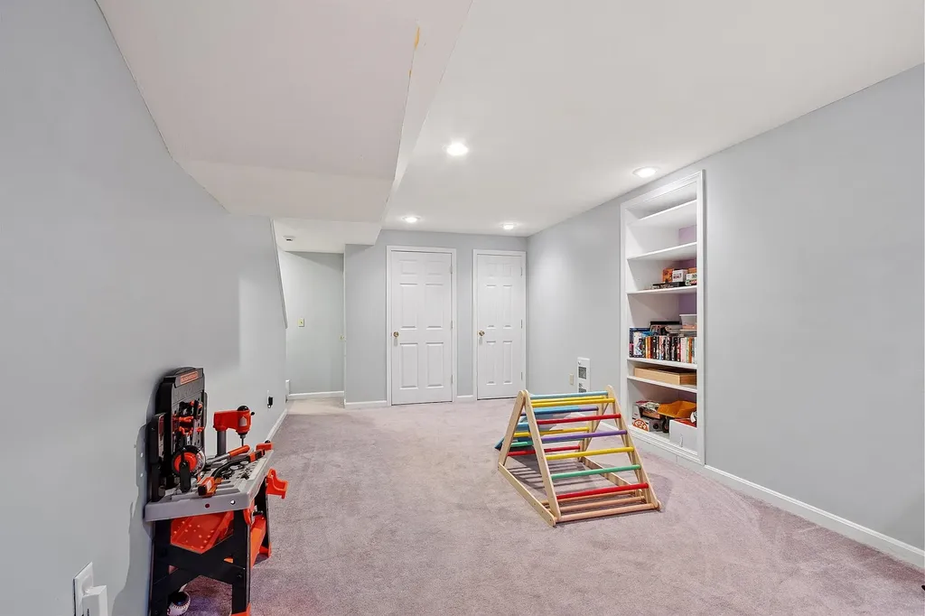 36 Roy Street Nashua NH 03060