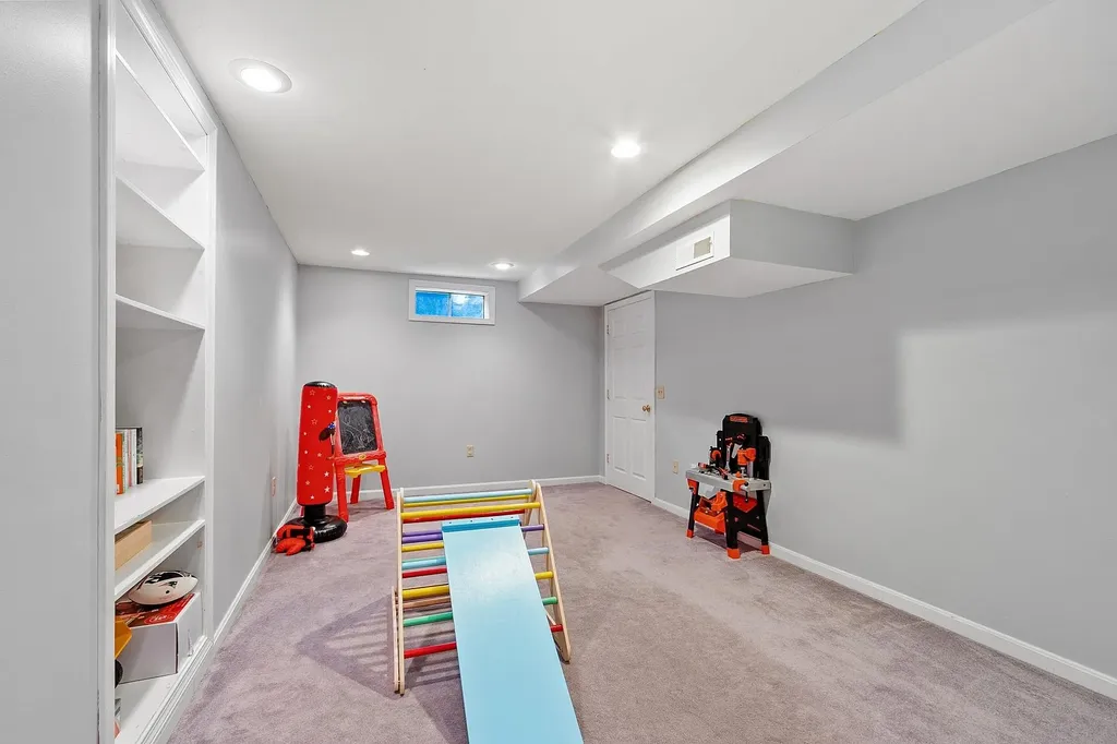 36 Roy Street Nashua NH 03060