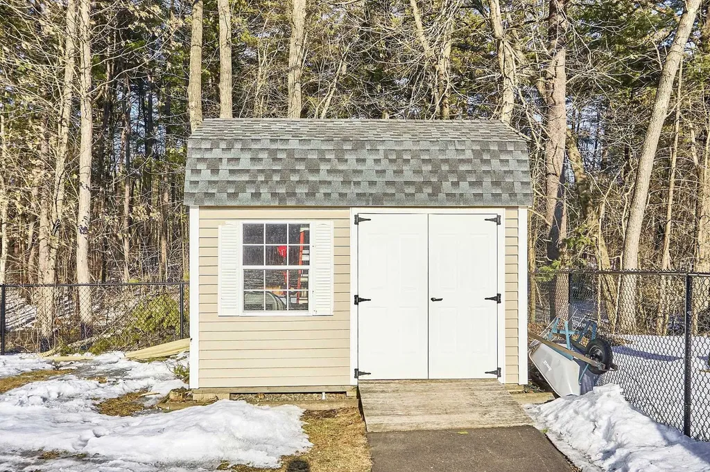 36 Roy Street Nashua NH 03060