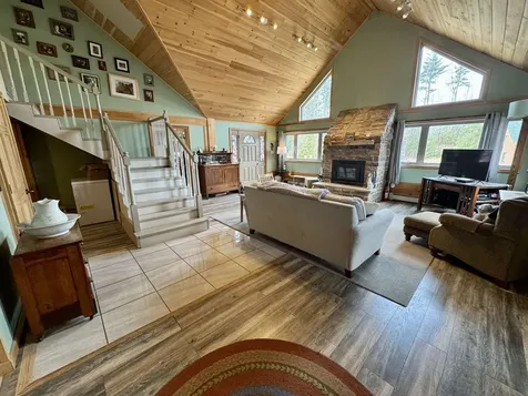 8 Fenn Way Circle Bath NH 03740