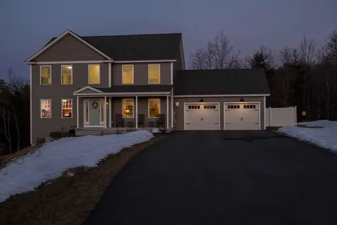 45 Marigold Way Hooksett NH 03106
