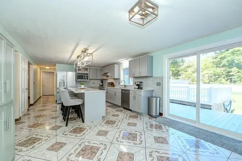 6 Joanne Drive Hooksett NH 03106