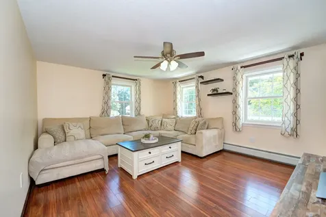 6 Joanne Drive Hooksett NH 03106