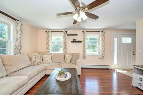 6 Joanne Drive Hooksett NH 03106