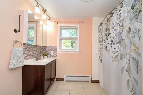 6 Joanne Drive Hooksett NH 03106