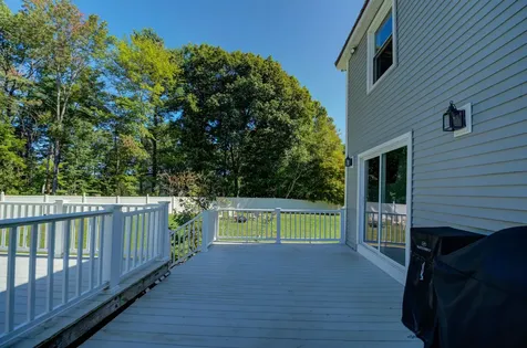 6 Joanne Drive Hooksett NH 03106