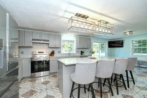 6 Joanne Drive Hooksett NH 03106