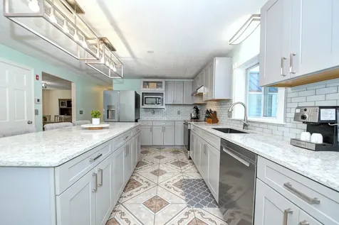 6 Joanne Drive Hooksett NH 03106