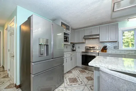 6 Joanne Drive Hooksett NH 03106