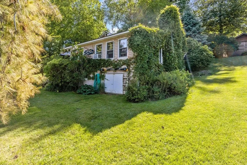 32 Spaulding East Shore Colchester VT 05446