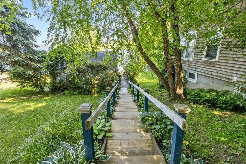 32 Spaulding East Shore Colchester VT 05446