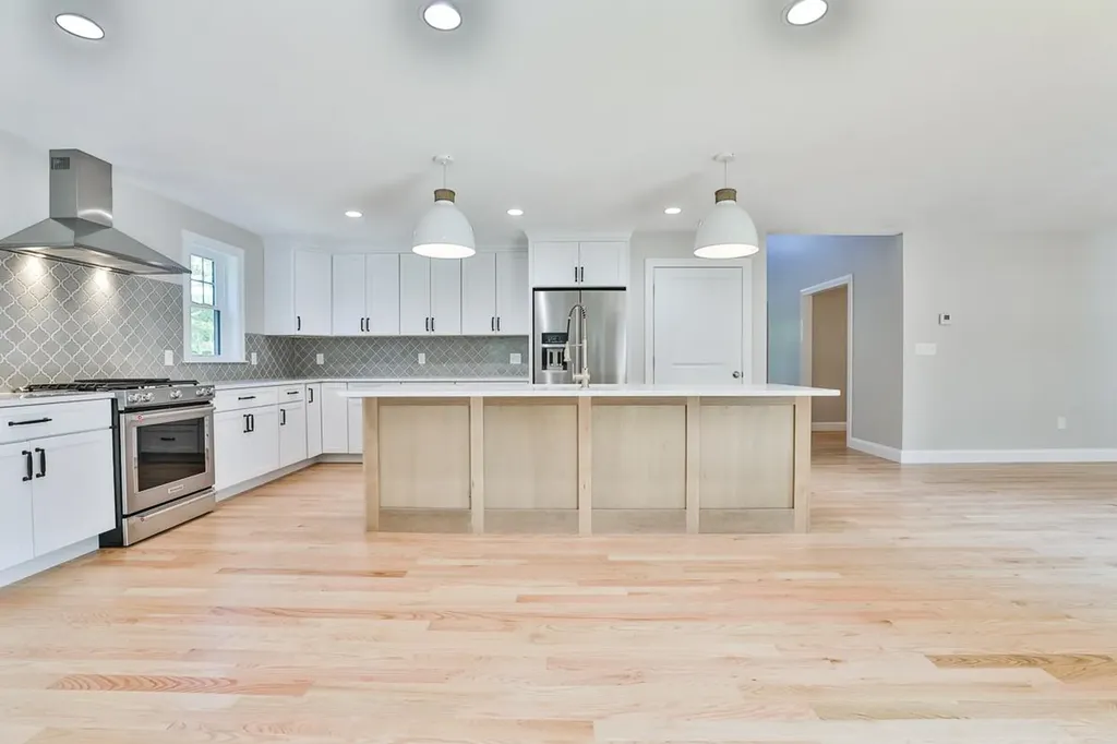 33 Countryside Drive Brookline NH 03033