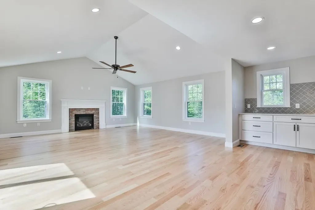 33 Countryside Drive Brookline NH 03033