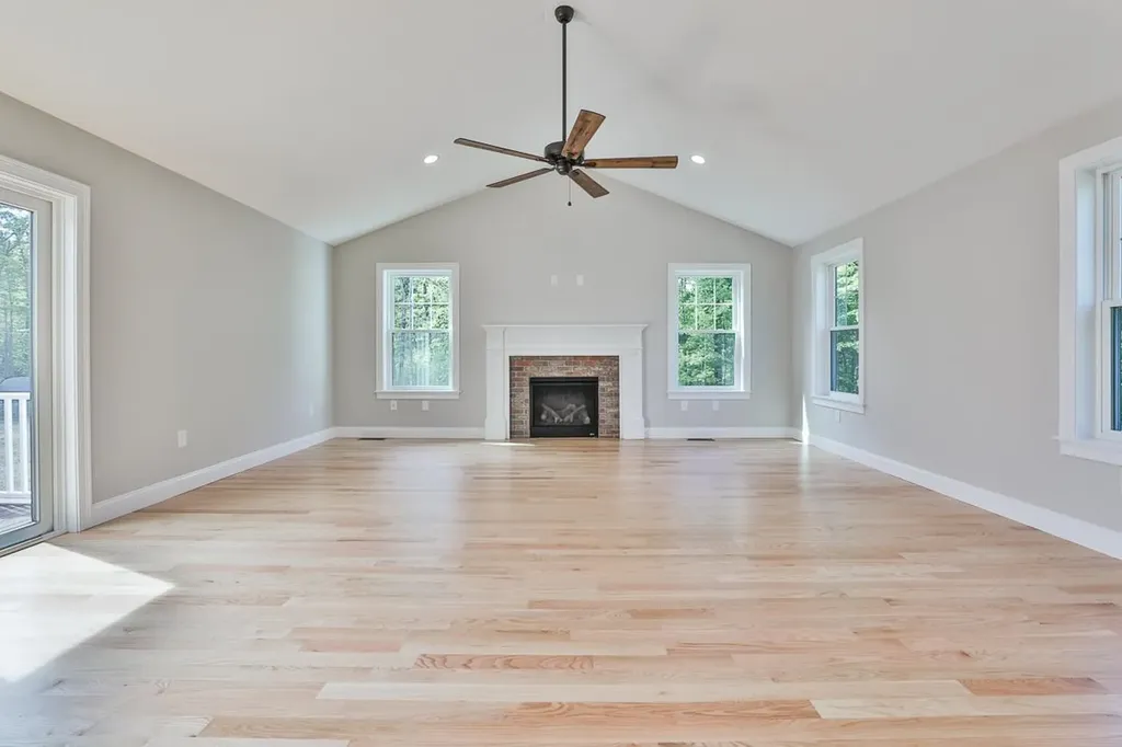 33 Countryside Drive Brookline NH 03033