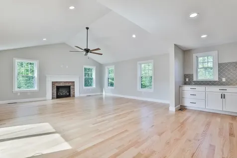 33 Countryside Drive Brookline NH 03033