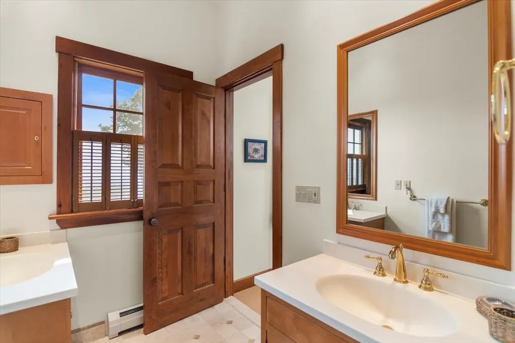 19 Old Town Road Winhall VT 05340