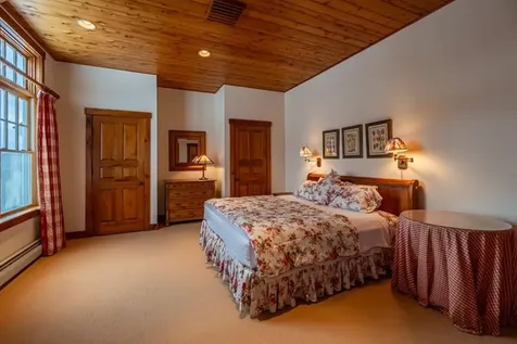 19 Old Town Road Winhall VT 05340