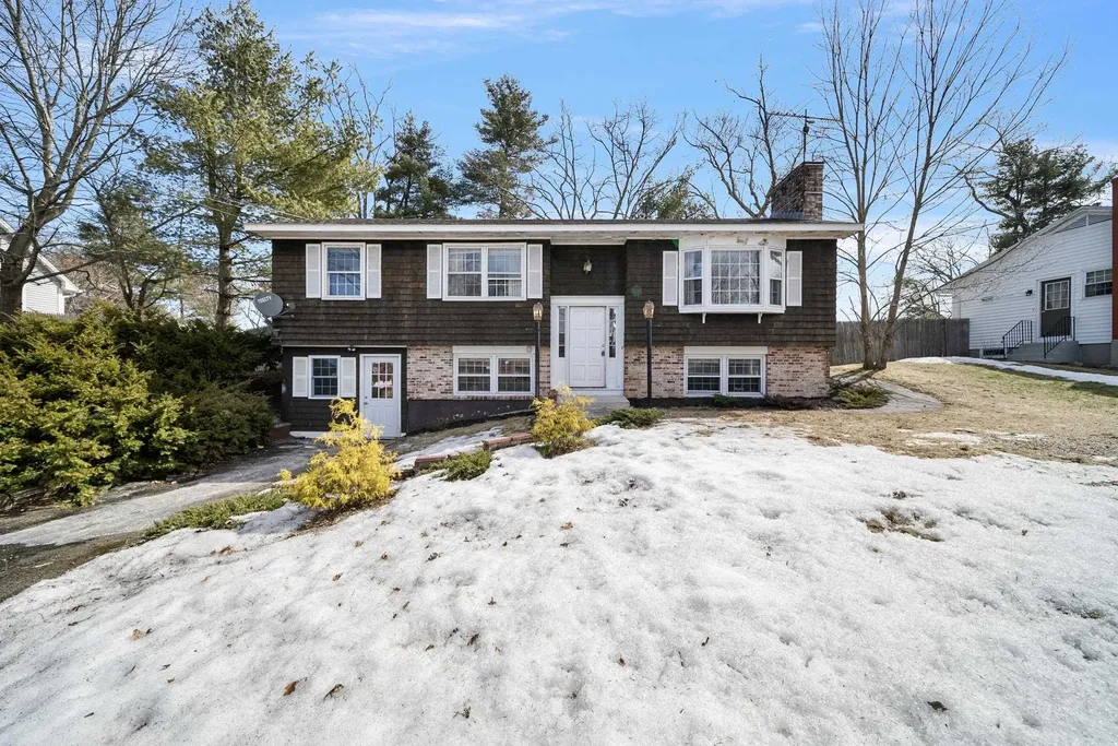 28 Cheyenne Drive Nashua NH 03063
