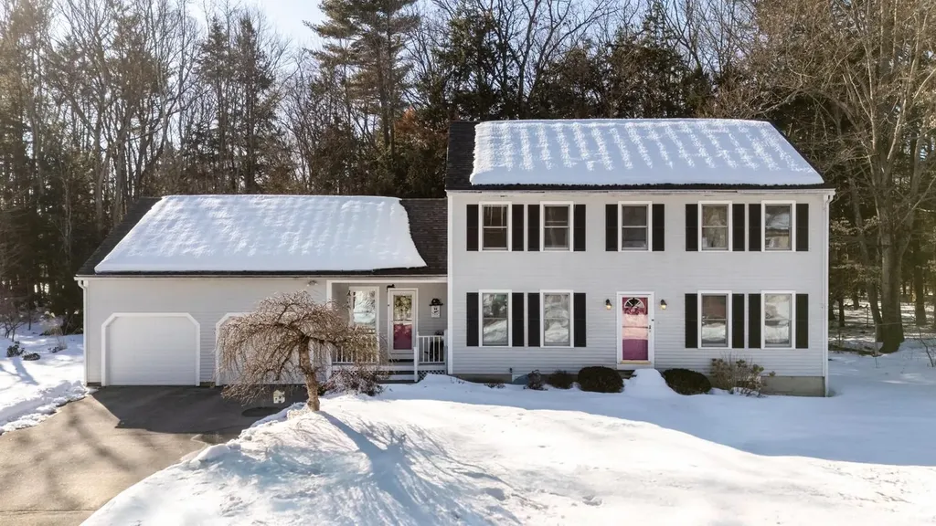 21 Peterson Circle Concord NH 03301