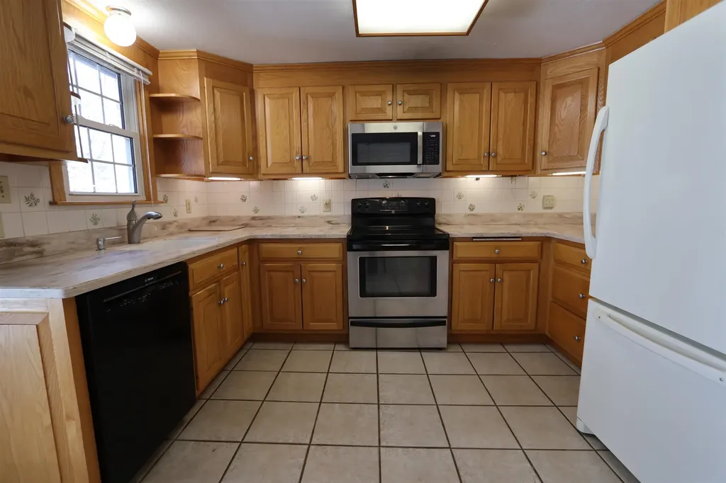 53 Wadleigh Point Road Kingston NH 03848