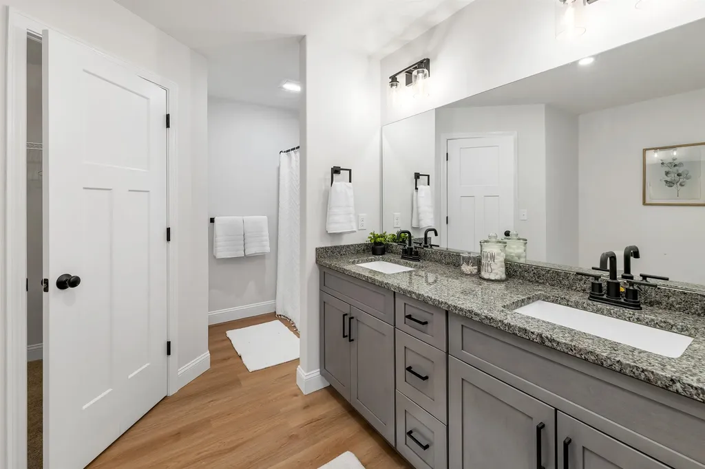 3-C Mustang Drive Litchfield NH 03052